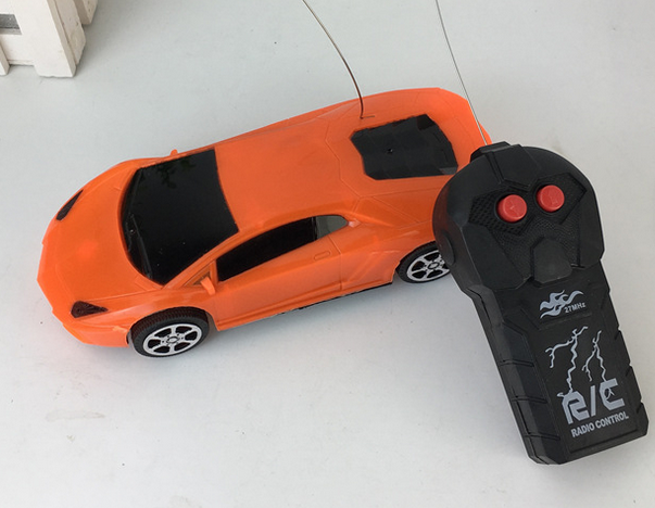 fuss_cats_toys_remote_car.png