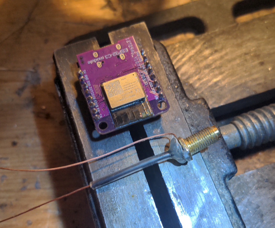 fuss_hardware_espressif_systems_esp_modules_adding_external_antenna_traces_and_antenna.png