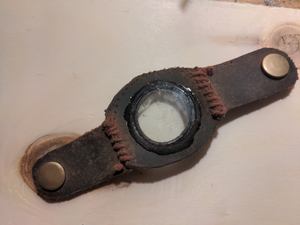 fuss_leatherworking_making_a_camera_pouch_front_window.png