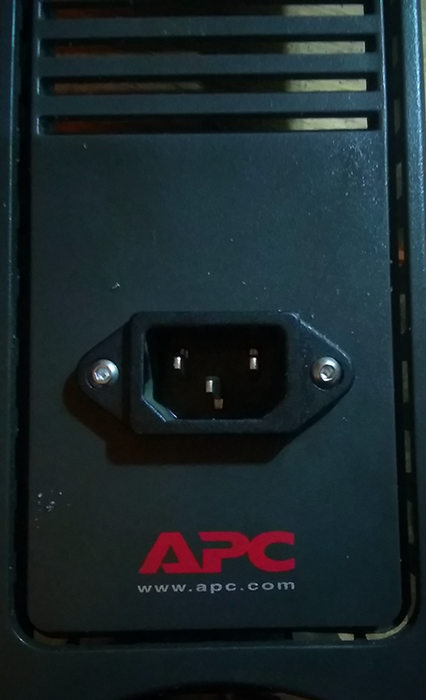 hardware_driving_an_ups_using_car_batteries_ups_apc_kettle_plug_wiring.png